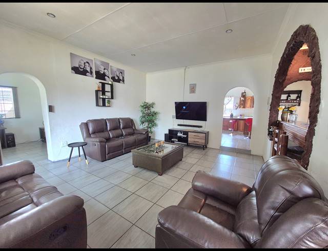 6 BEDROOM HOUSE FOR SALE IN BRAKPAN CENTRAL
